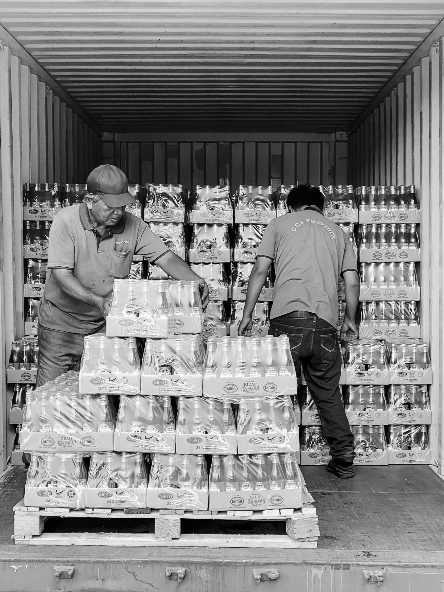 Warehouse loading scene representing export facilitation